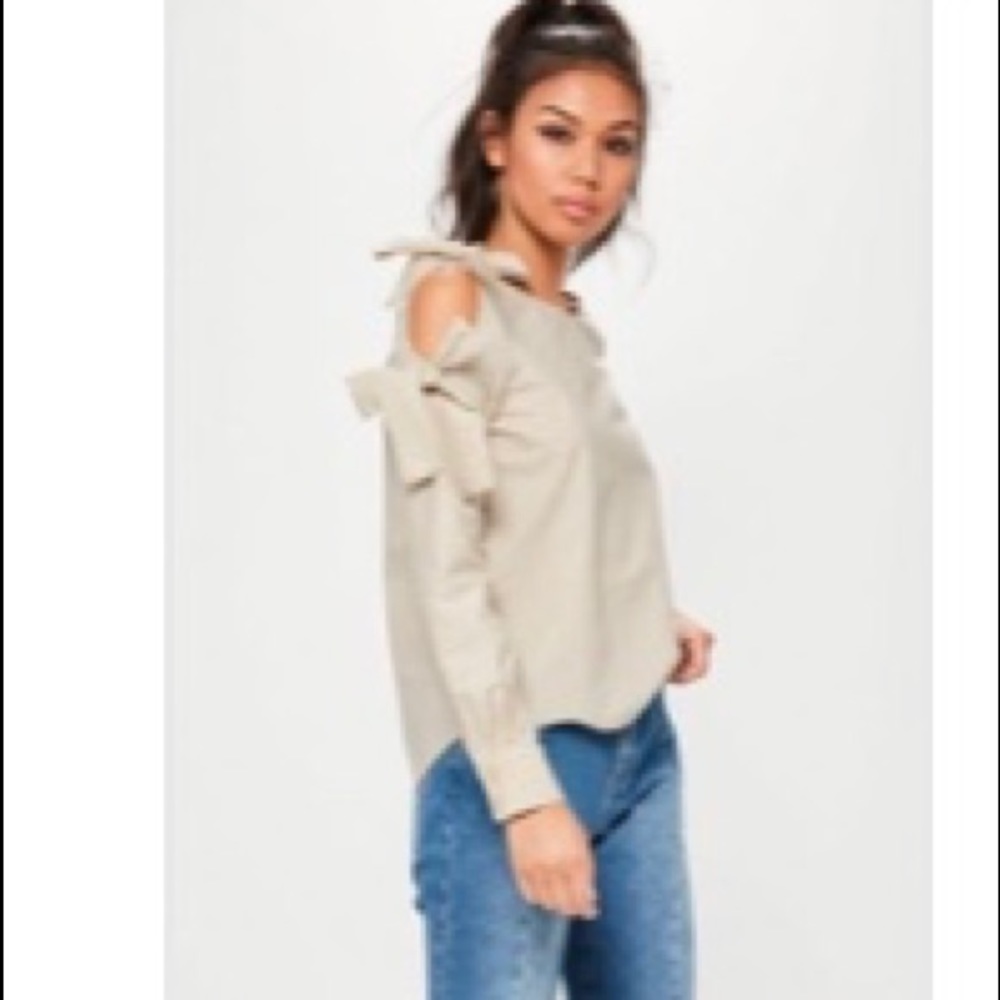 Cream stripe tie shoulder long sleeve top!
